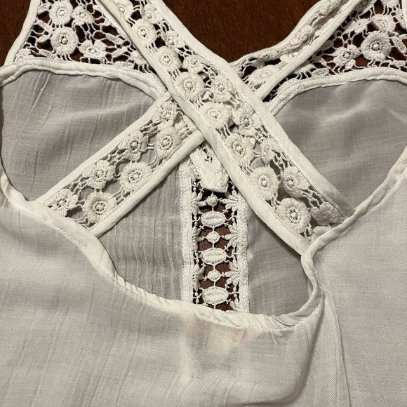 Guess Summer embroidery flowy sleeveless top - Picture 3 of 6